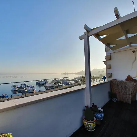 La Terrazza Di Nonnanna Bed & Breakfast 4*